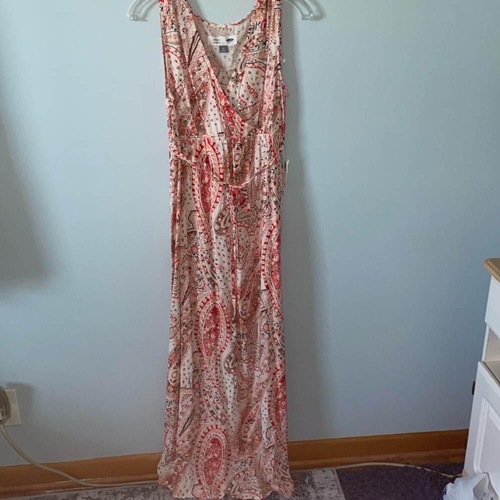 Old Navy Maternity maxi dress - medium NWT